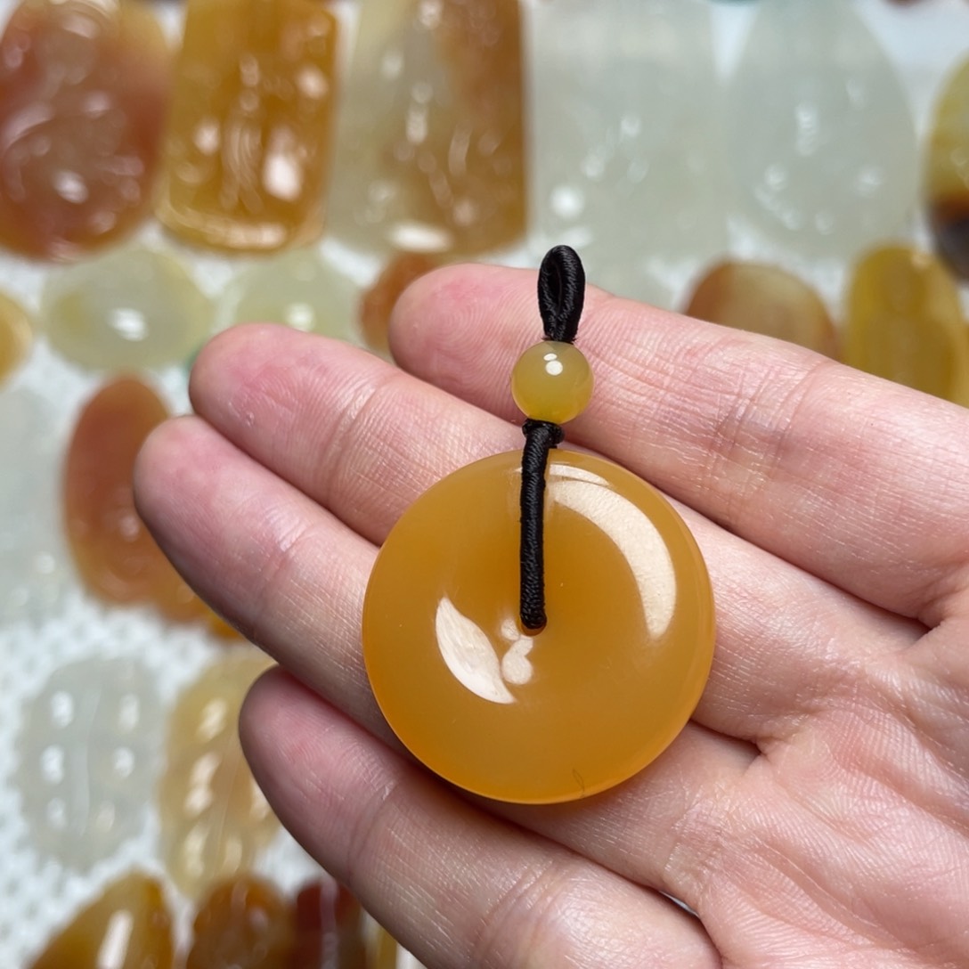 石英质玉（黄龙玉）颈饰合金红*豆
