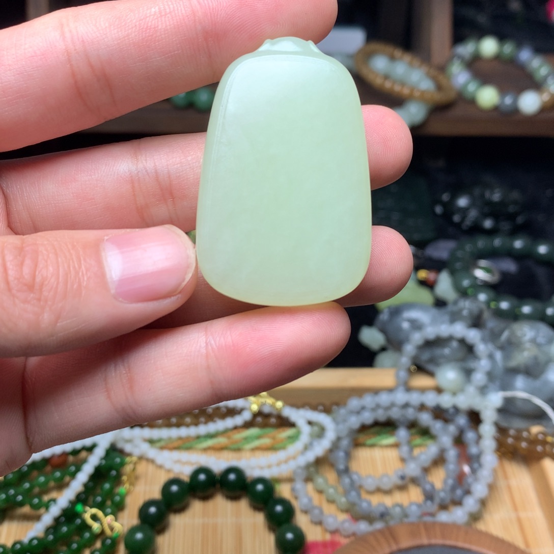 和田玉未镶嵌手镯