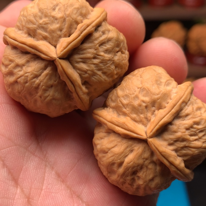 文玩核桃吊坠三棱