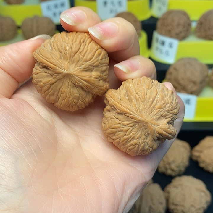 把件文玩核桃绣球