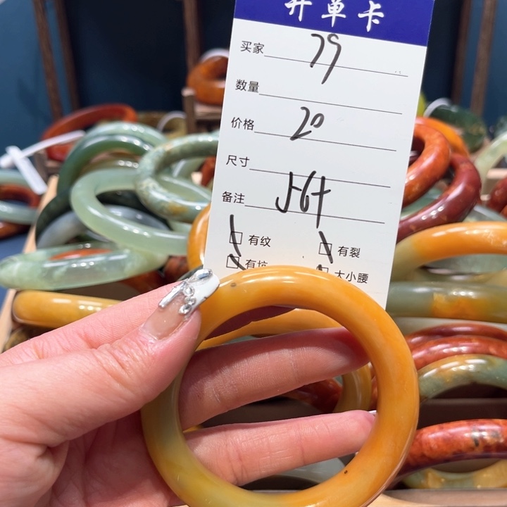 蛇纹石玉手镯未镶嵌?*呦