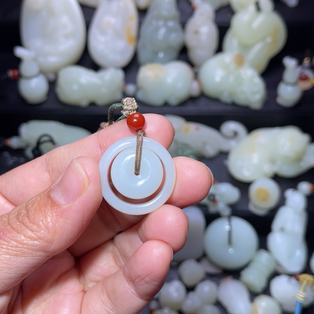 和田玉颈饰未镶嵌