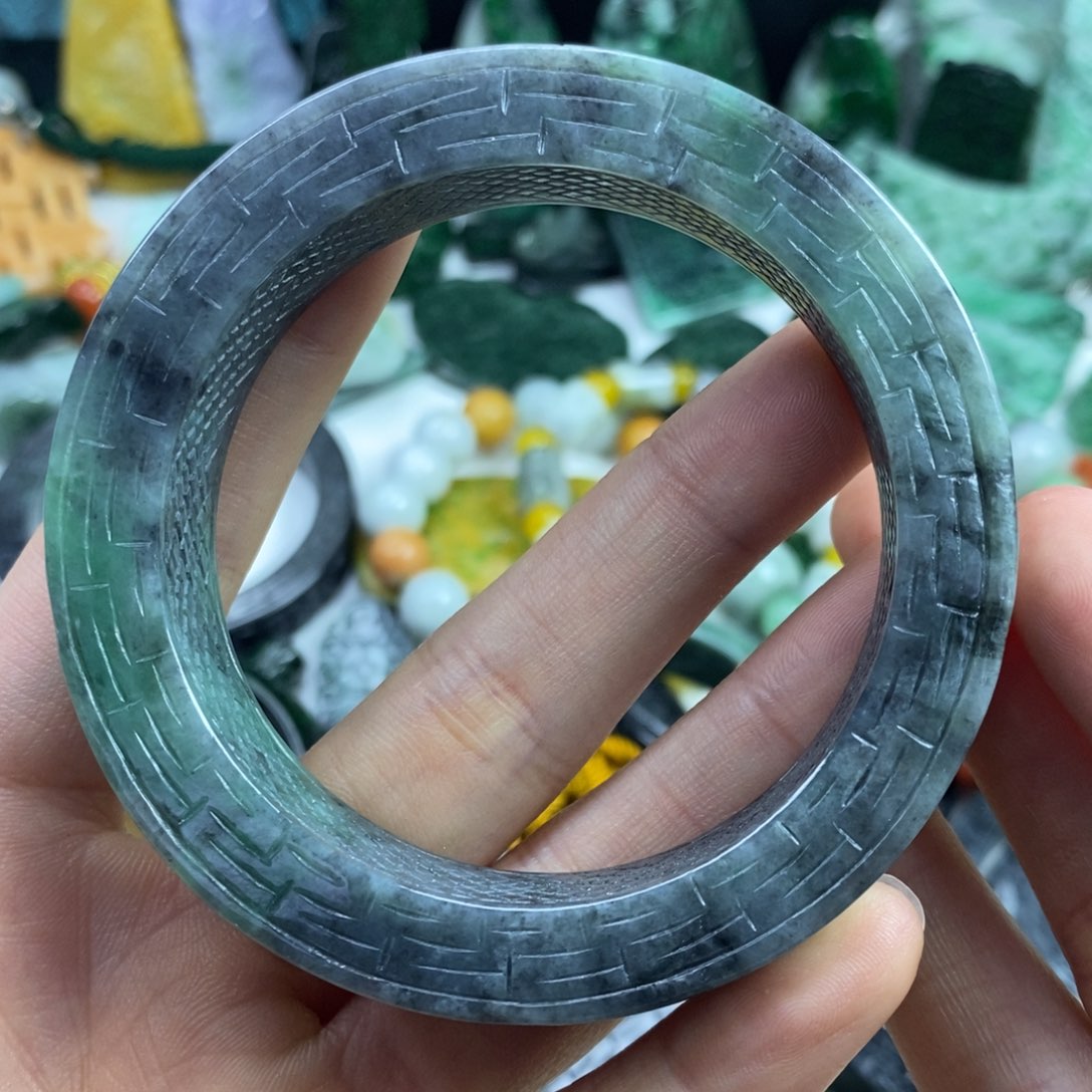 翡翠颈饰未镶嵌?****✌