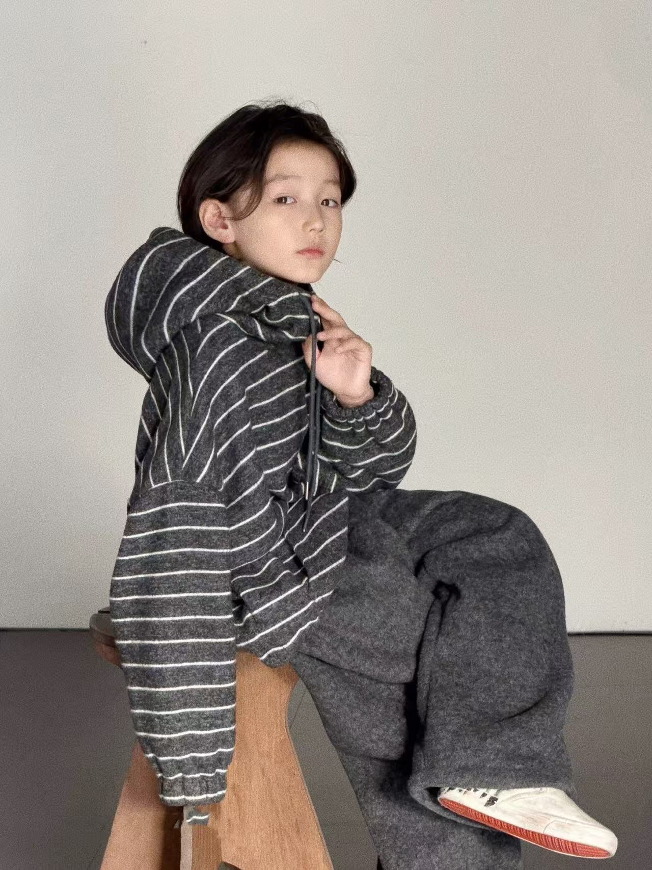 22025冬季新款韩版儿童加绒条纹连帽卫衣套装男女童两件套