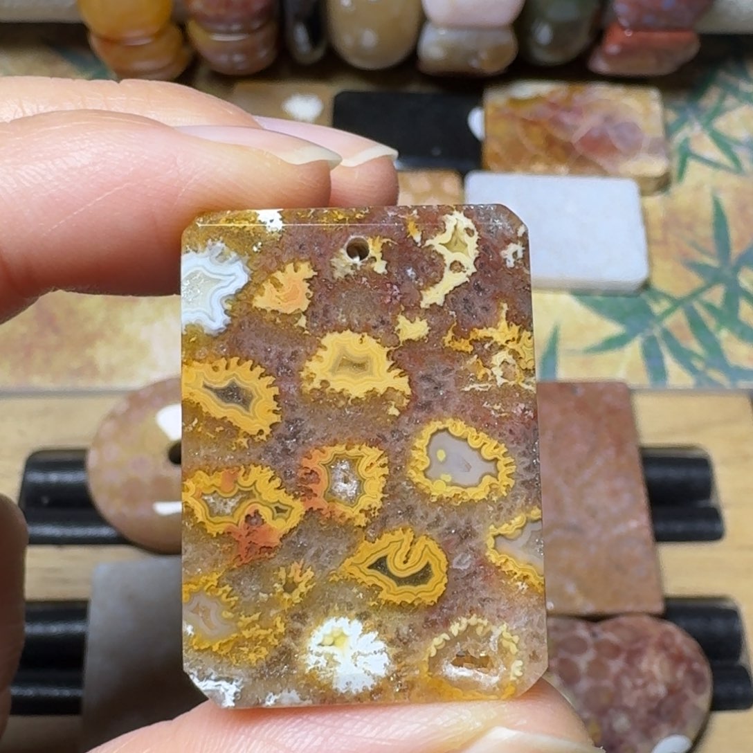 石英质玉奇特共生未镶嵌