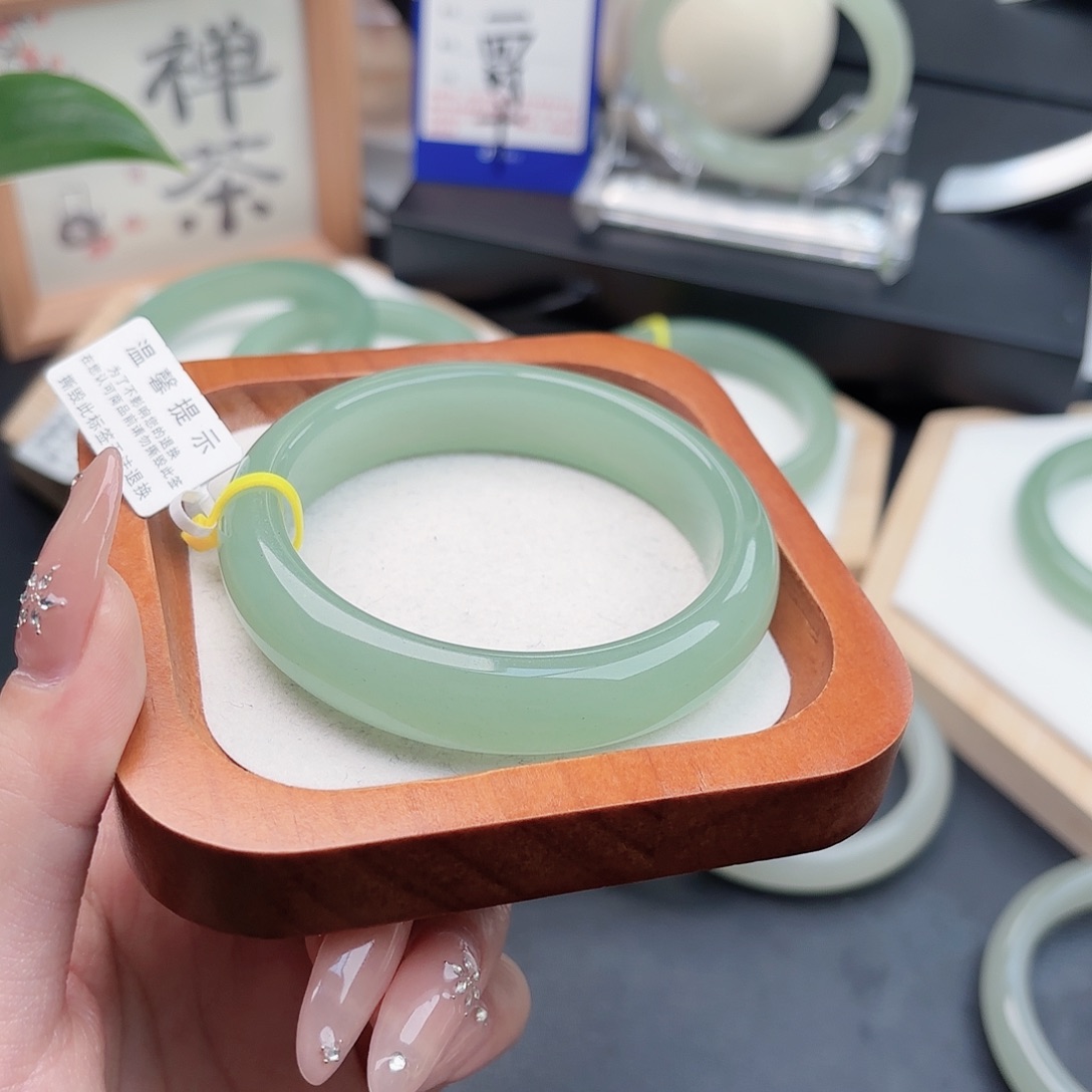 石英质玉未镶嵌手镯58