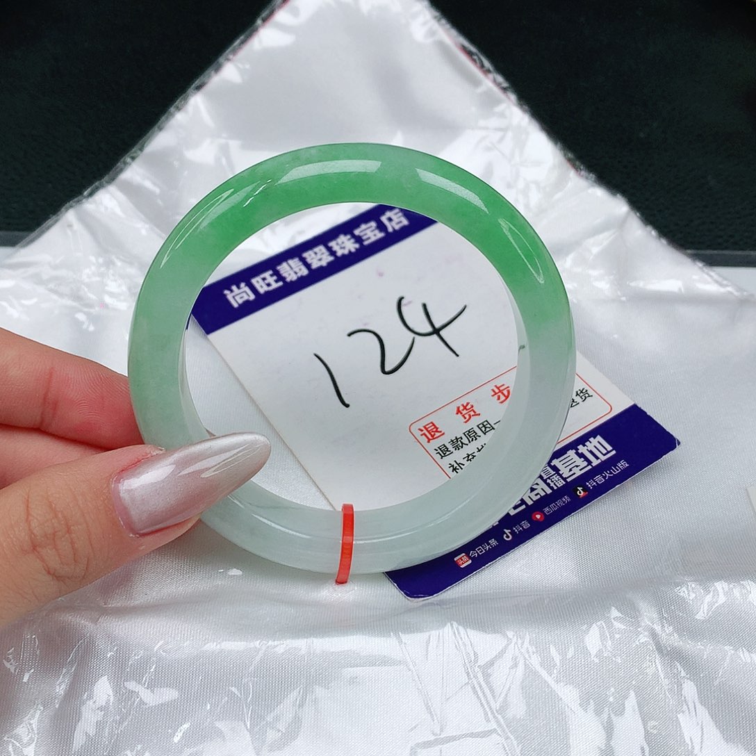 翡翠手镯未镶嵌翡翠12