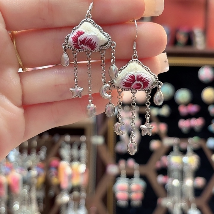 织绣云织谣老绣饰品135*