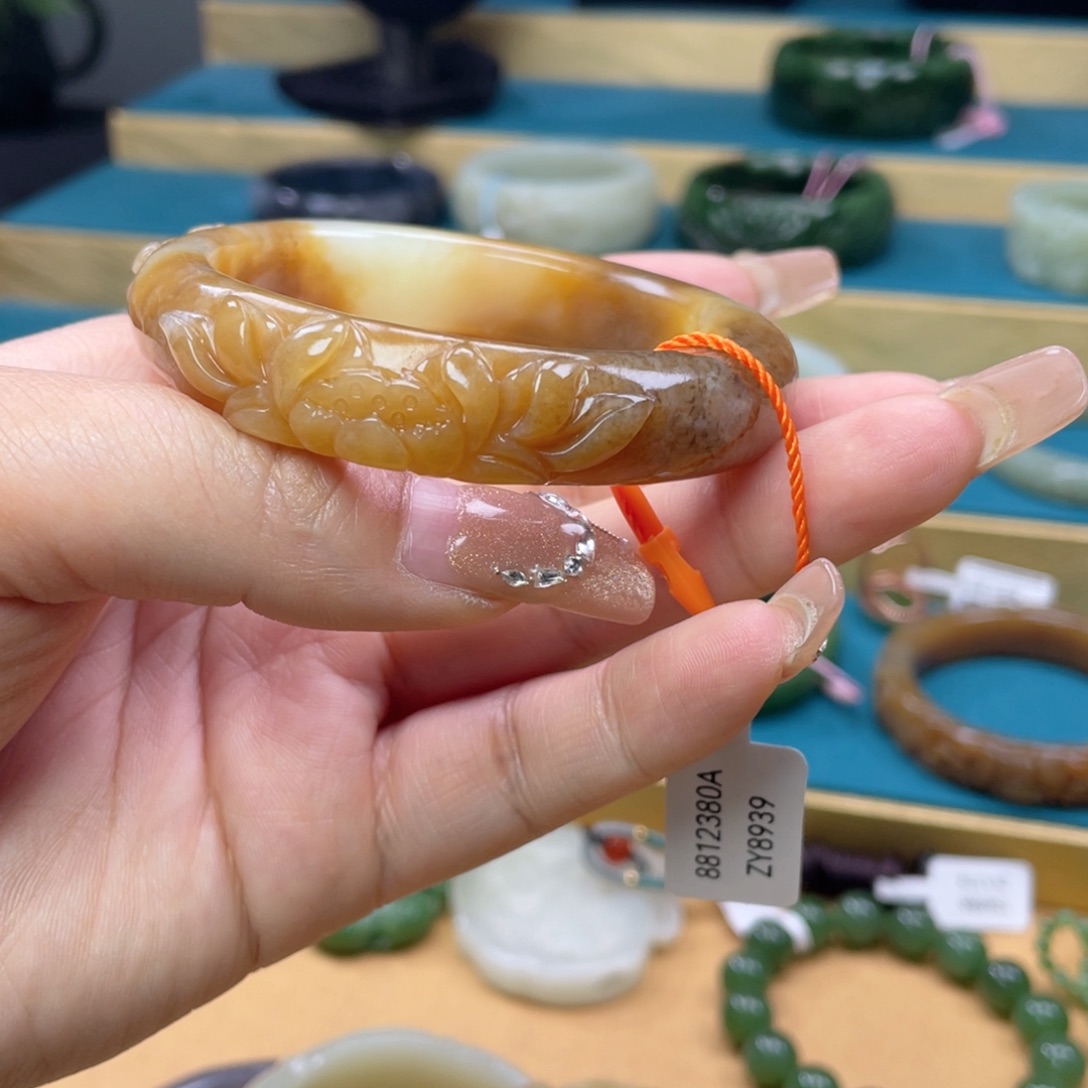 和田玉未镶嵌手镯55圈口。编号30