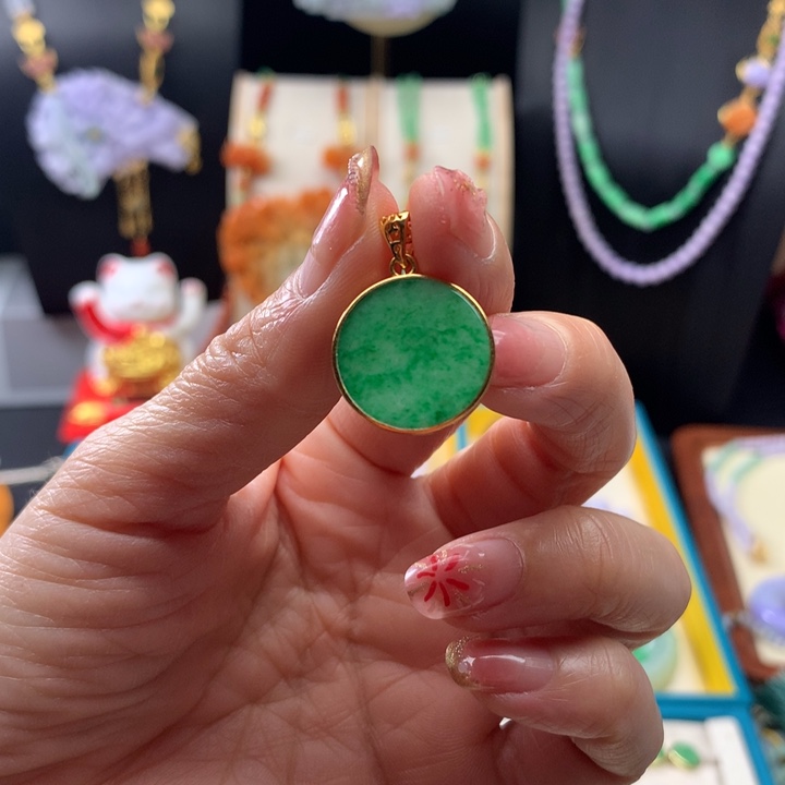 翡翠颈饰未镶嵌翡翠圆牌