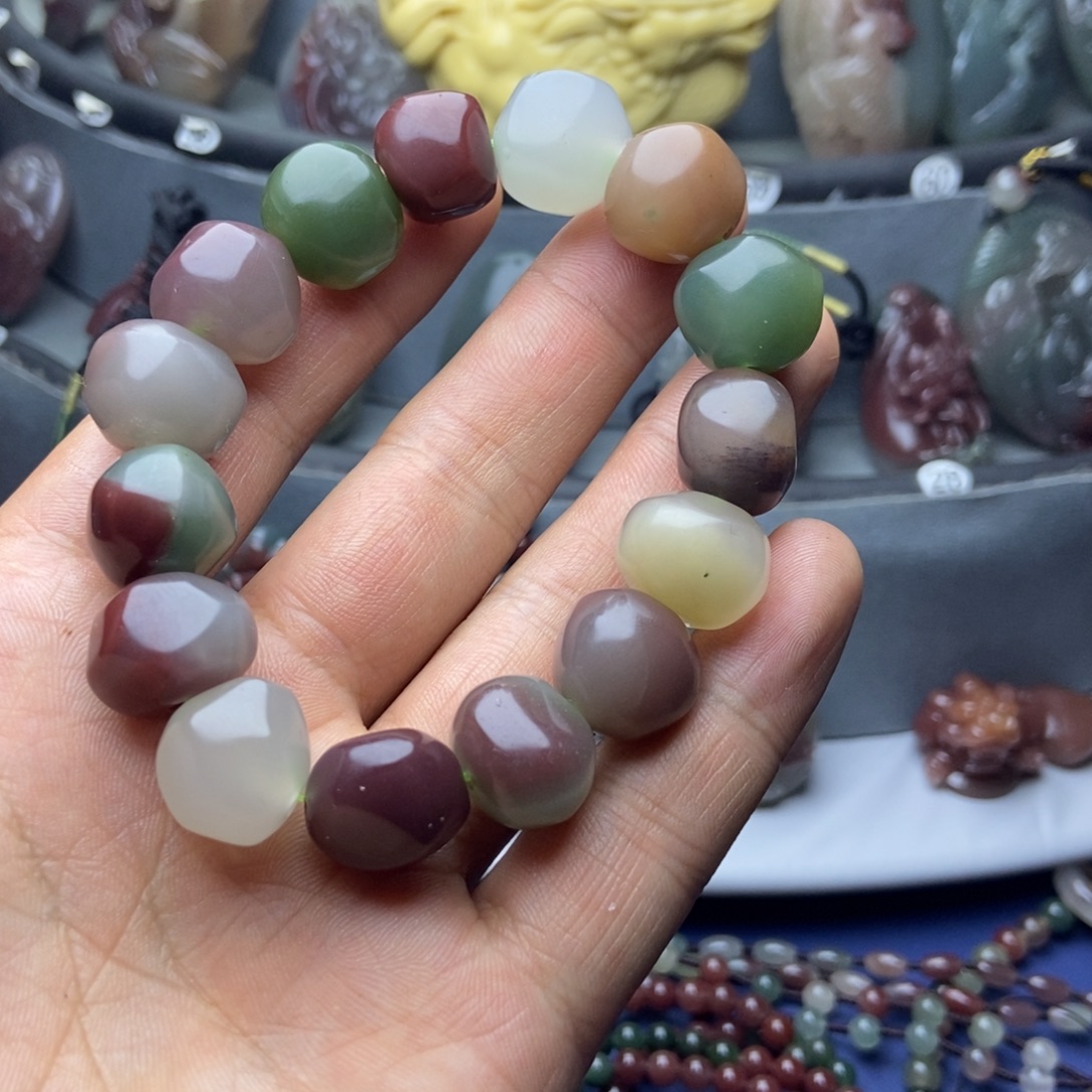 成***司玛瑙/玉髓未镶嵌颈饰