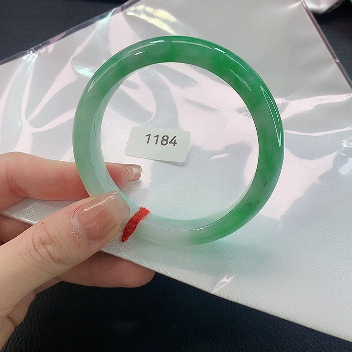 翡翠手镯未镶嵌天然翡翠手镯01