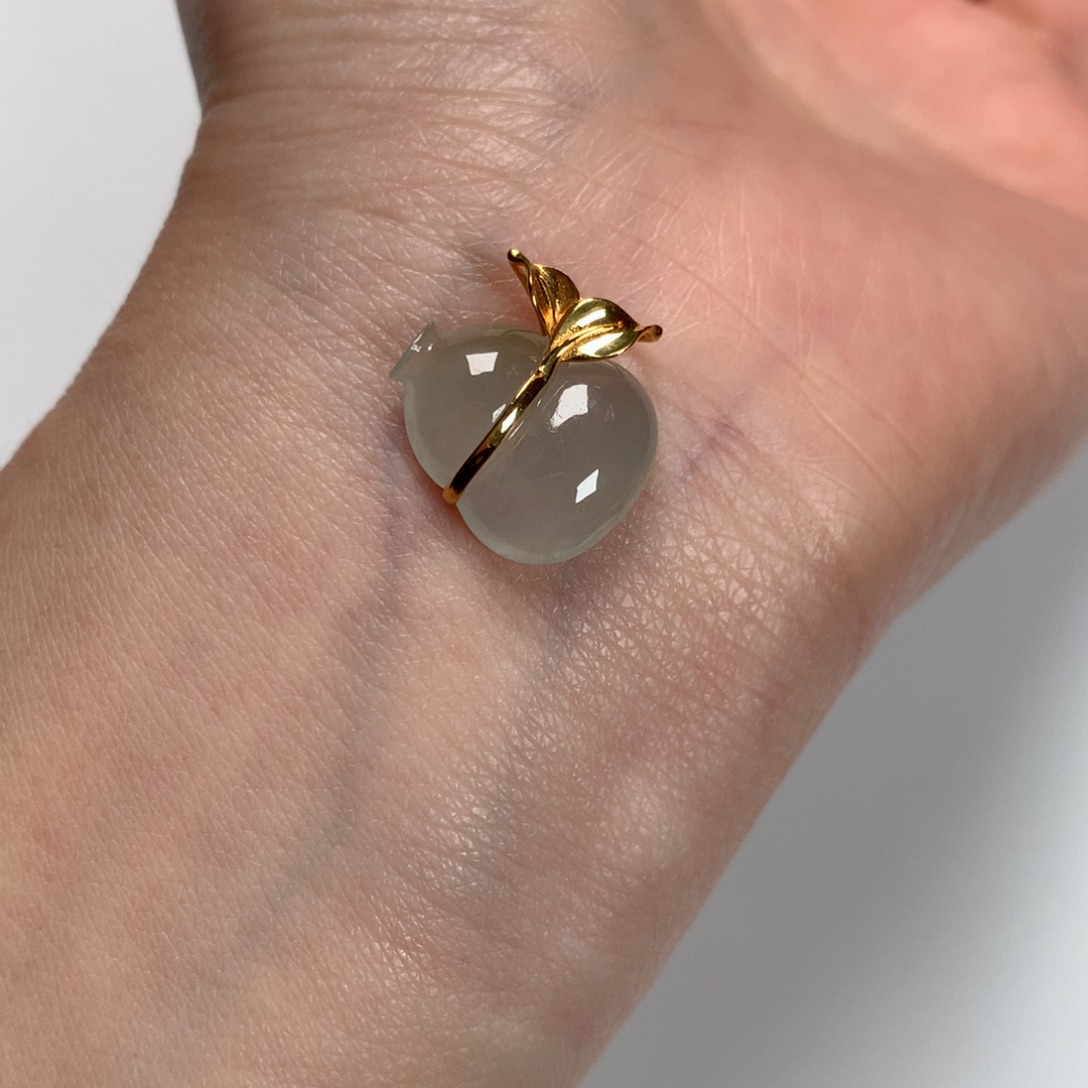 翡翠颈饰18K金镶嵌S****i葫芦