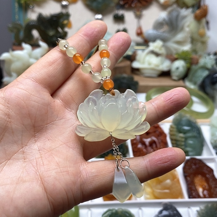 未镶嵌蛇纹石玉颈饰