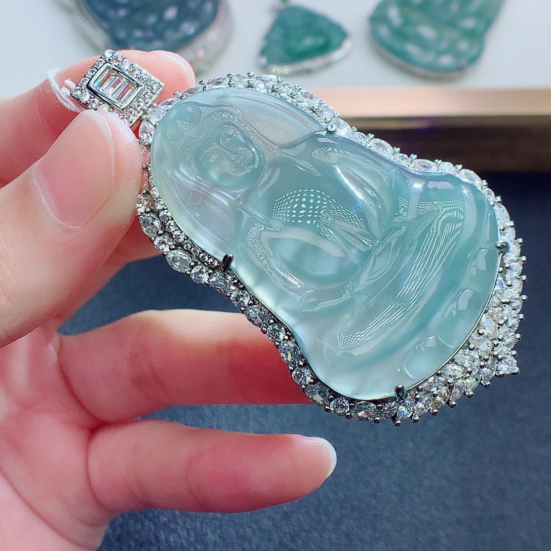 翡翠颈饰未镶嵌翡翠