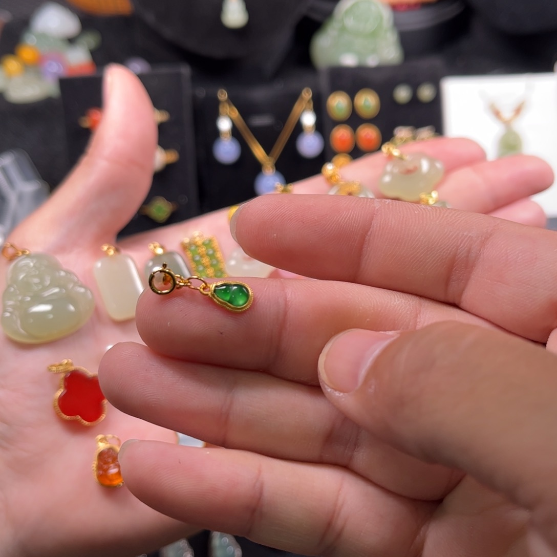 颈饰银S925镶嵌翡翠