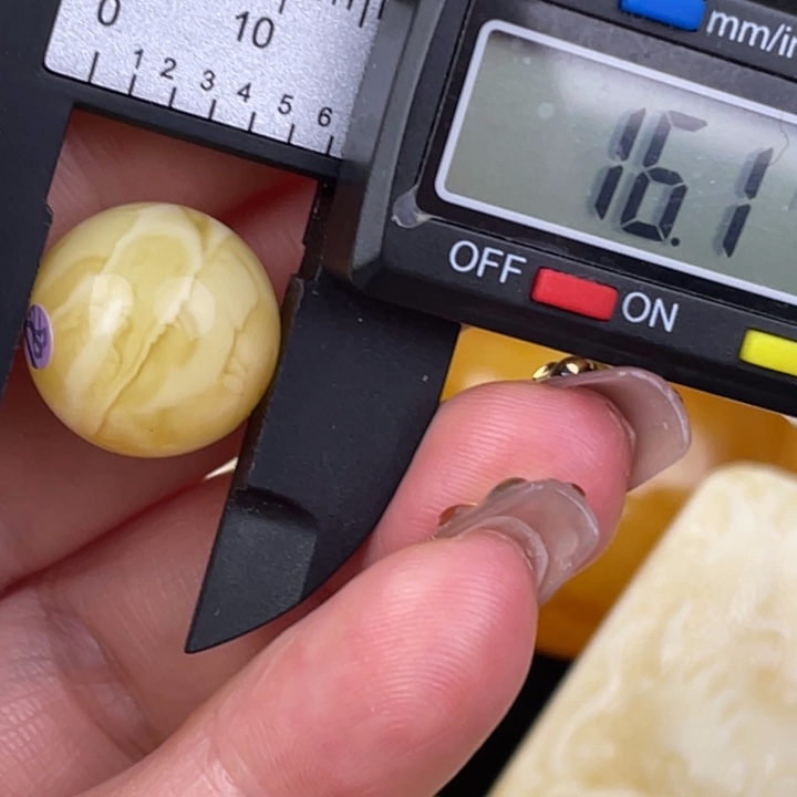 琥珀未镶嵌裸石945