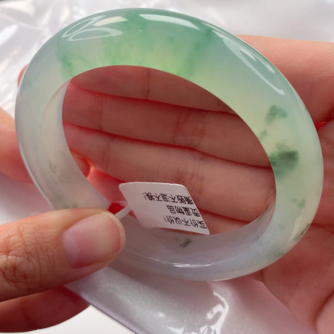 翡翠手镯未镶嵌冰透绿花高级 大包容 喵