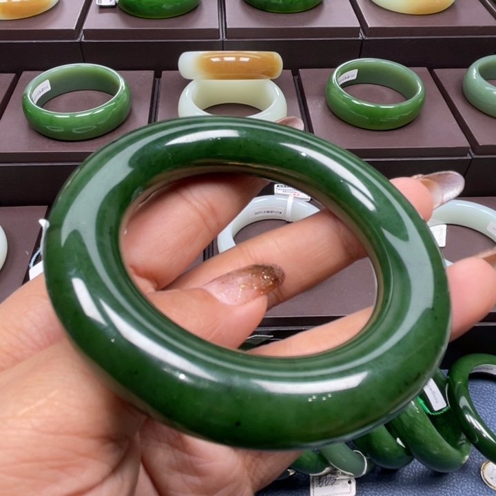 和田玉（碧玉）未镶嵌手镯