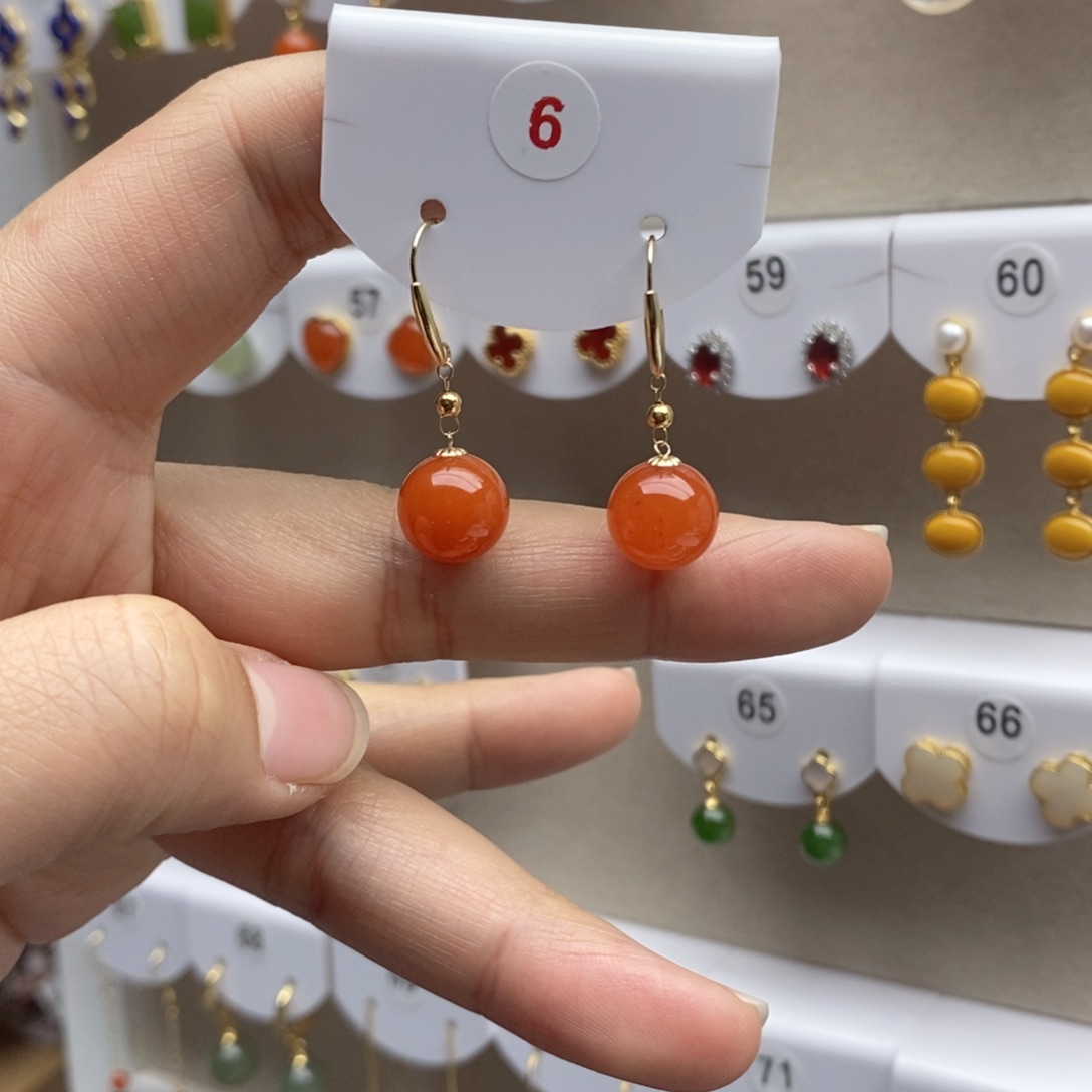 18K金镶嵌南红玛瑙耳饰
