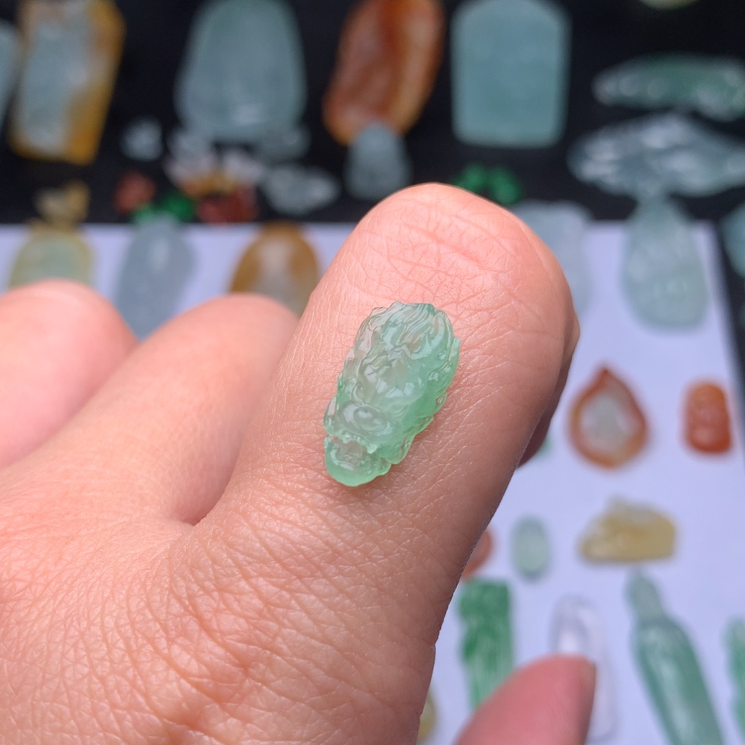 定制翡翠未镶嵌龙头