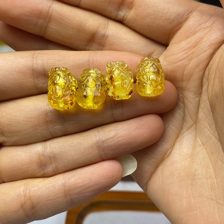 美***塞蜜蜡未镶嵌裸石瑕疵