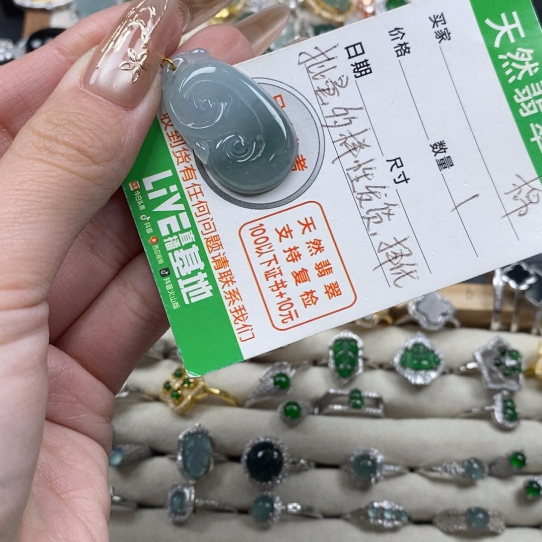 翡翠颈饰未镶嵌翡翠