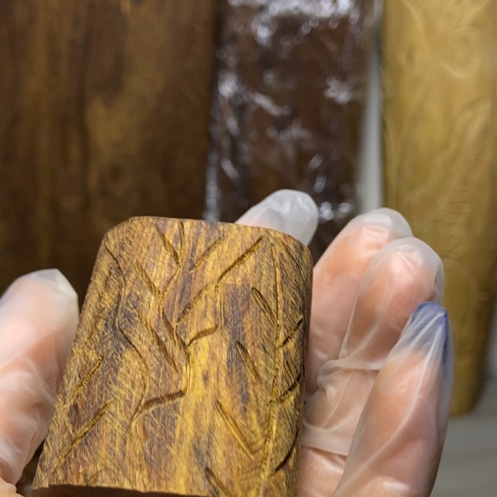 鸿***羿木老山檀木料木料