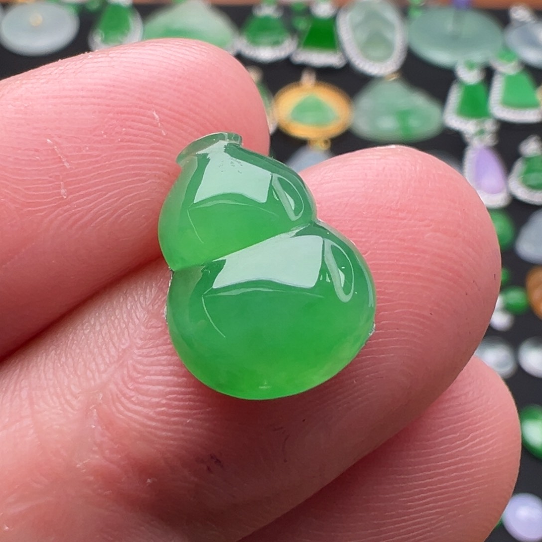 翡翠颈饰未镶嵌葫芦13.7