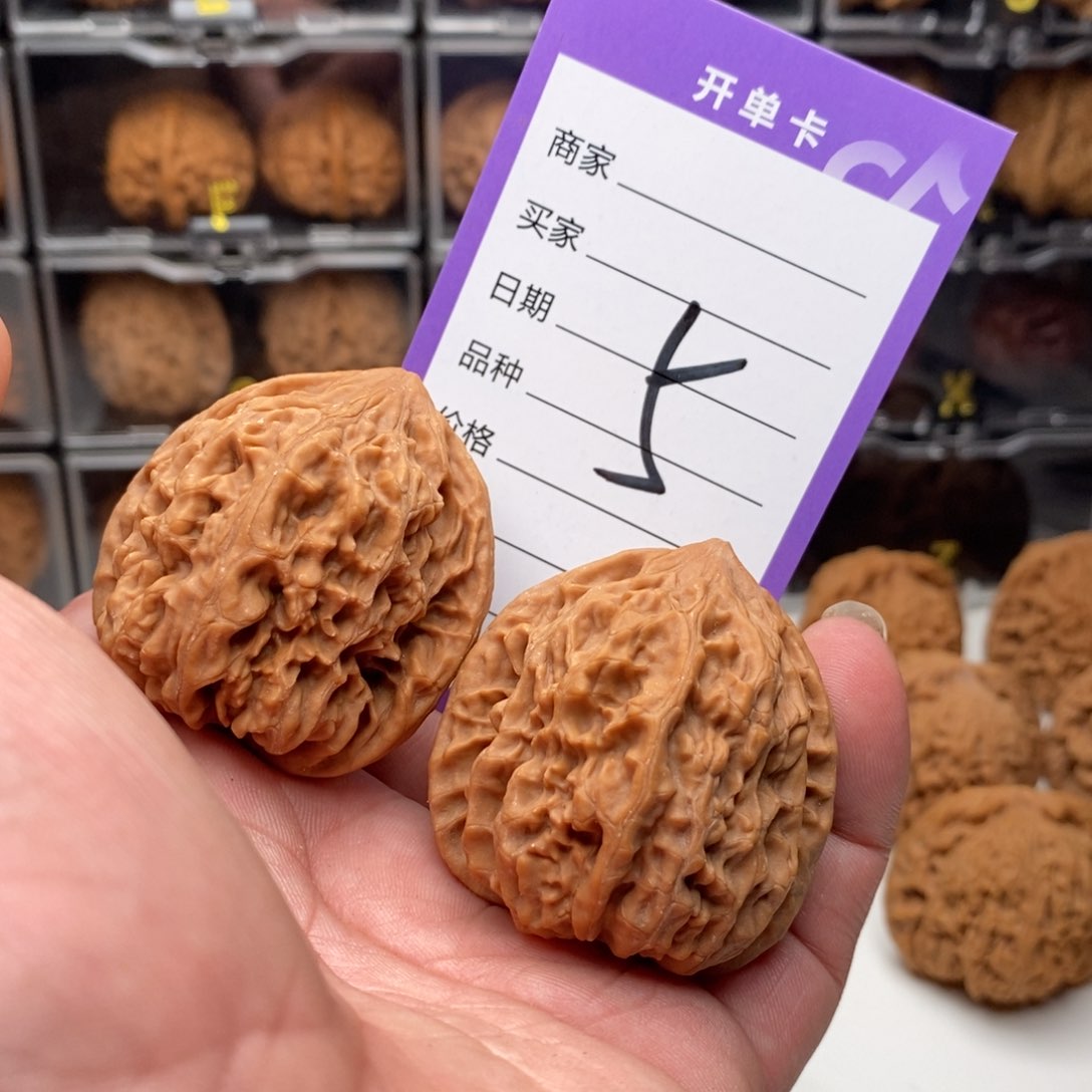 ?****343全品鸡心一对，四大名核