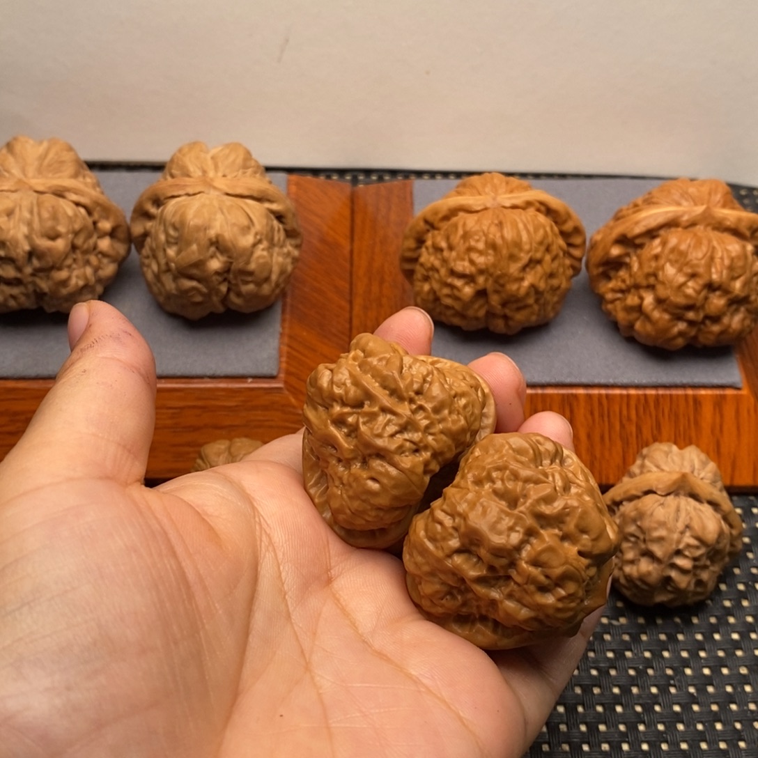 @***冬文玩核桃把件三角边39左右