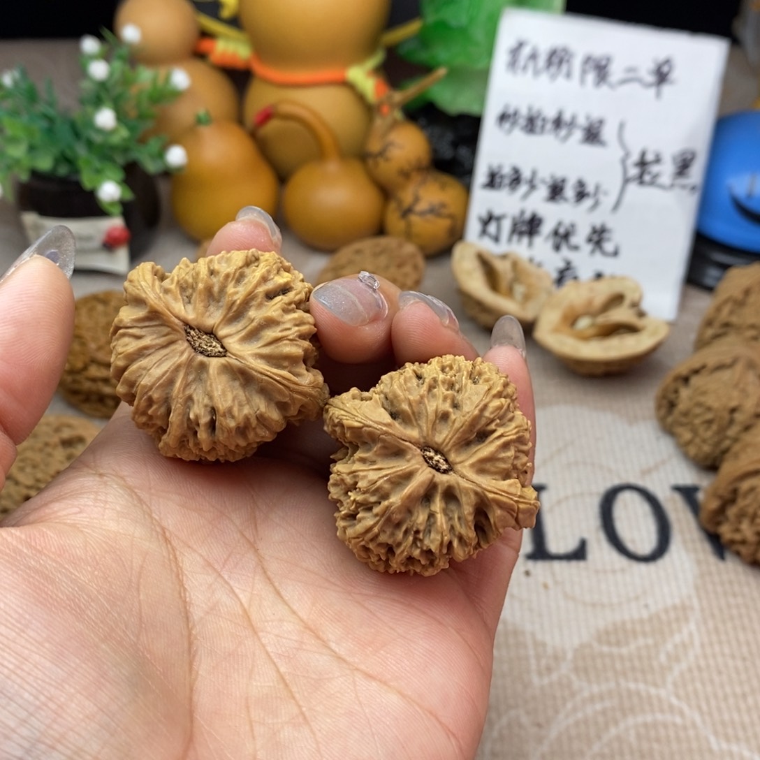4***2文玩核桃吊坠南疆