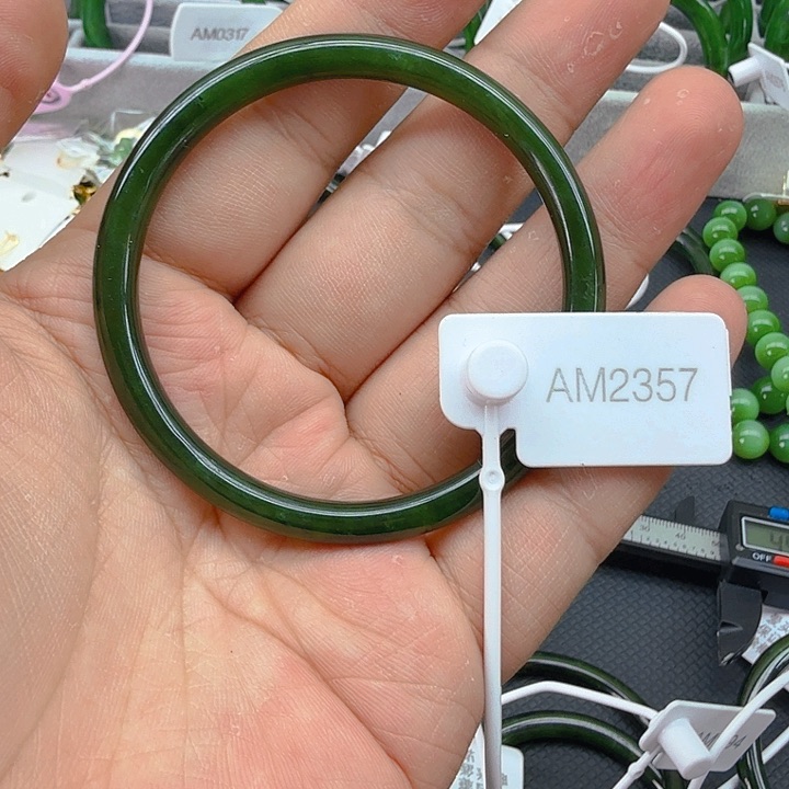 和田玉（碧玉）手镯未镶嵌57