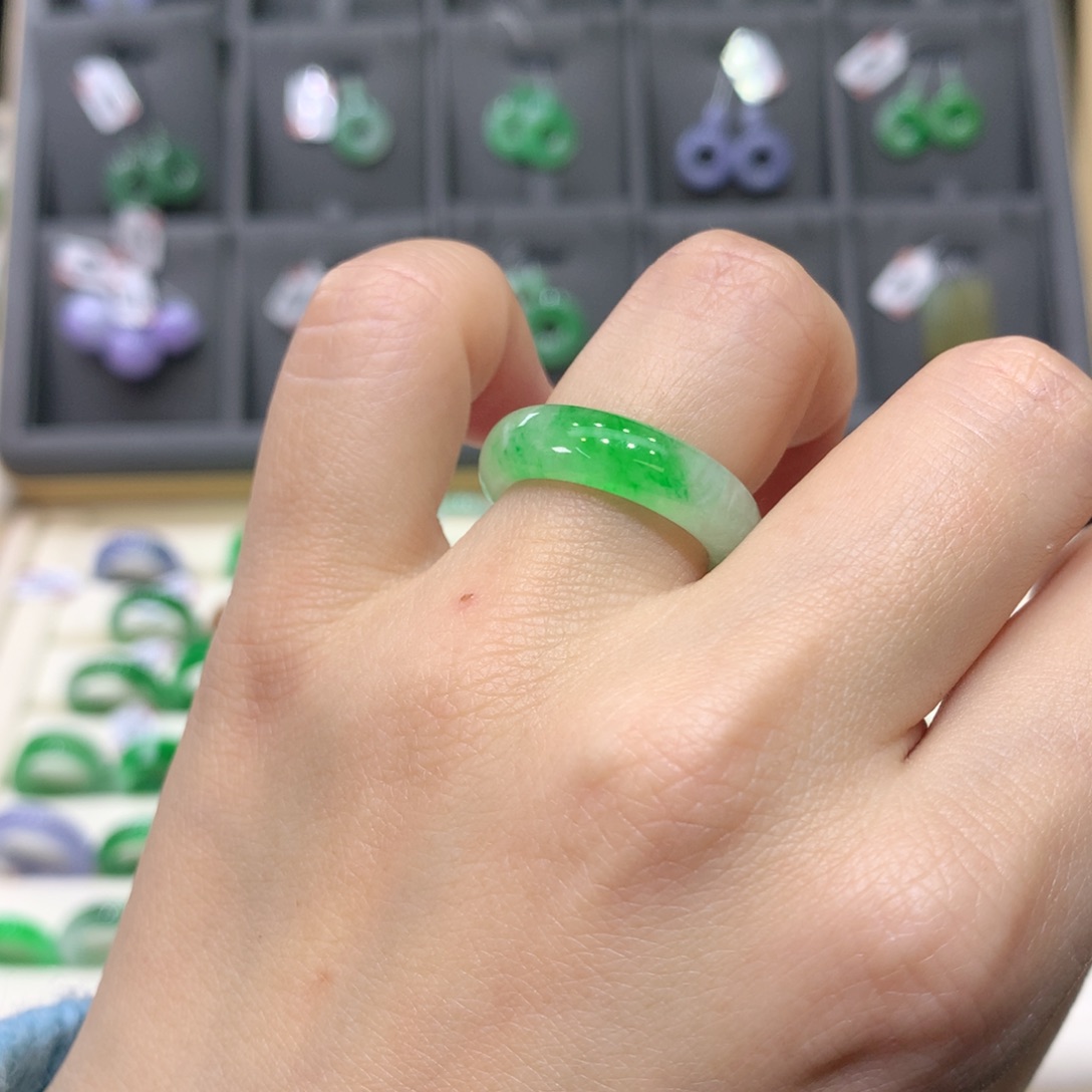 翡翠戒指未镶嵌翡翠