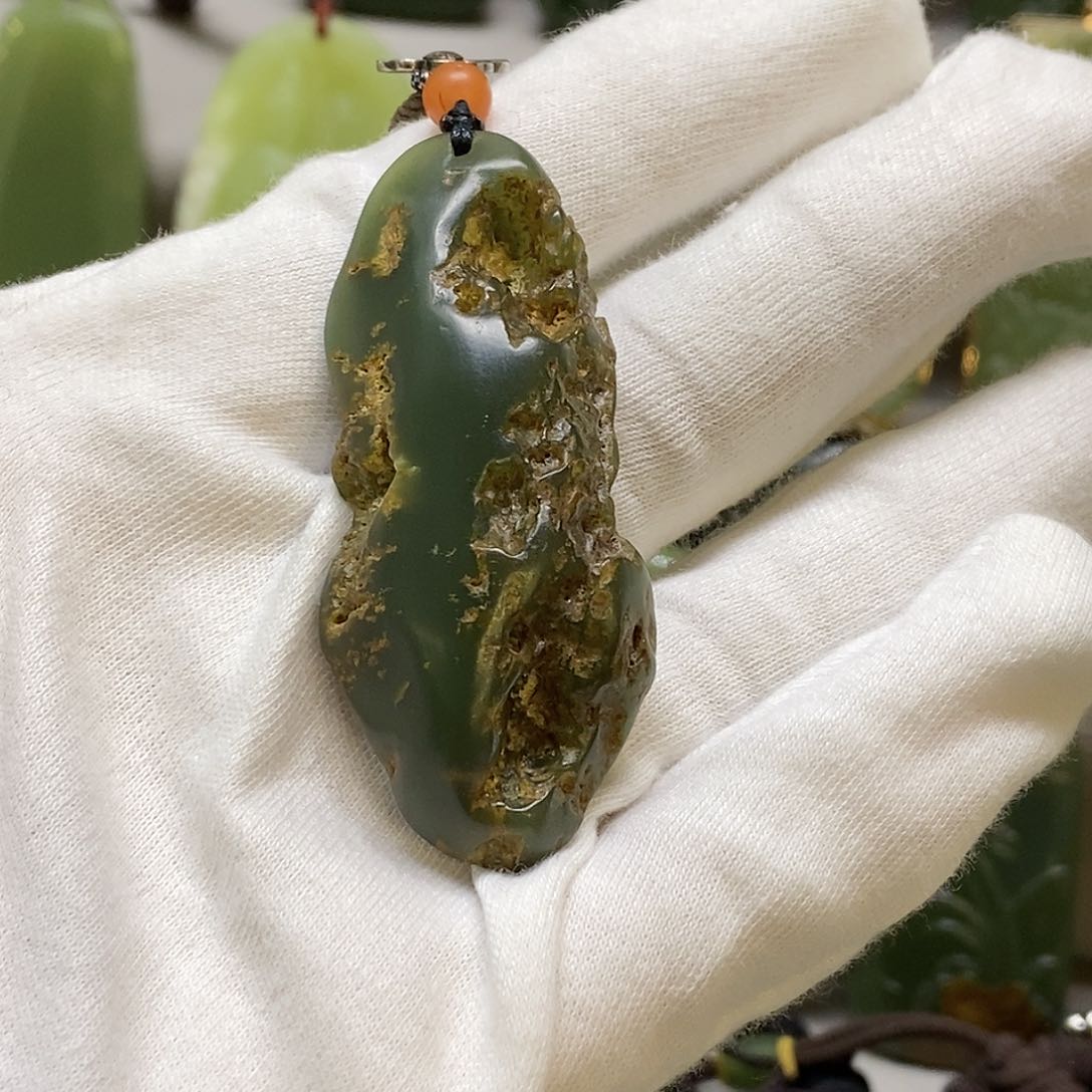 岫岩河磨玉（透闪石质玉）颈饰未镶嵌