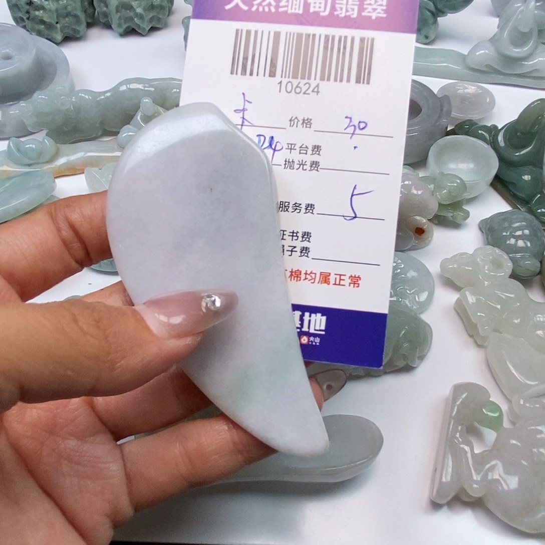 卡***尼翡翠未镶嵌颈饰翡翠