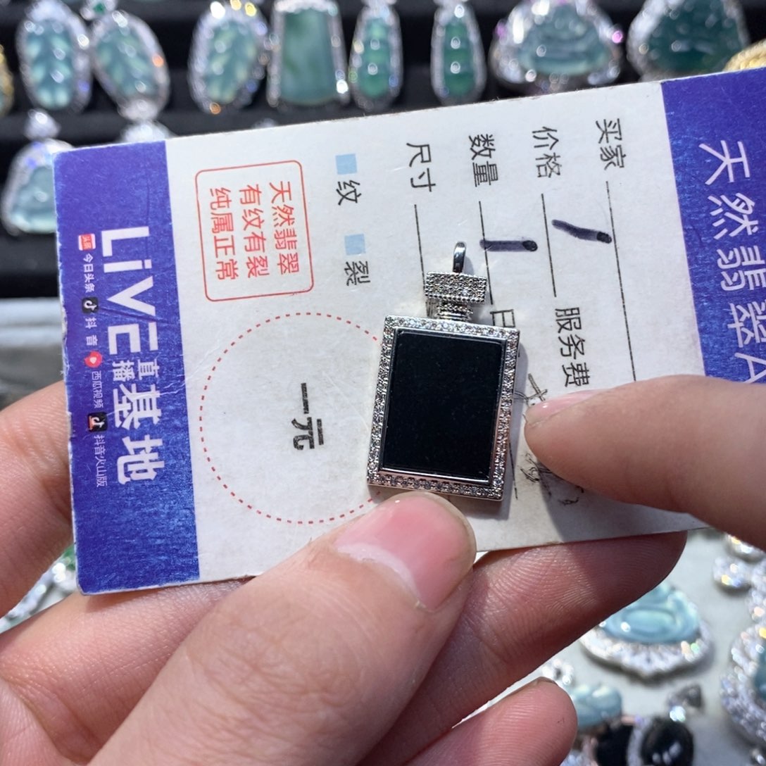 翡翠颈饰未镶嵌翡翠