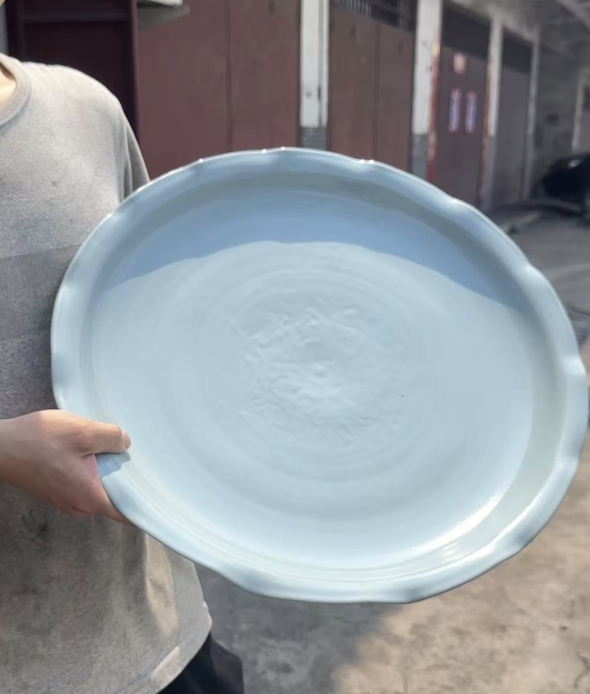 清凉寺汝瓷仿古釉纯手工雕刻花边大盘