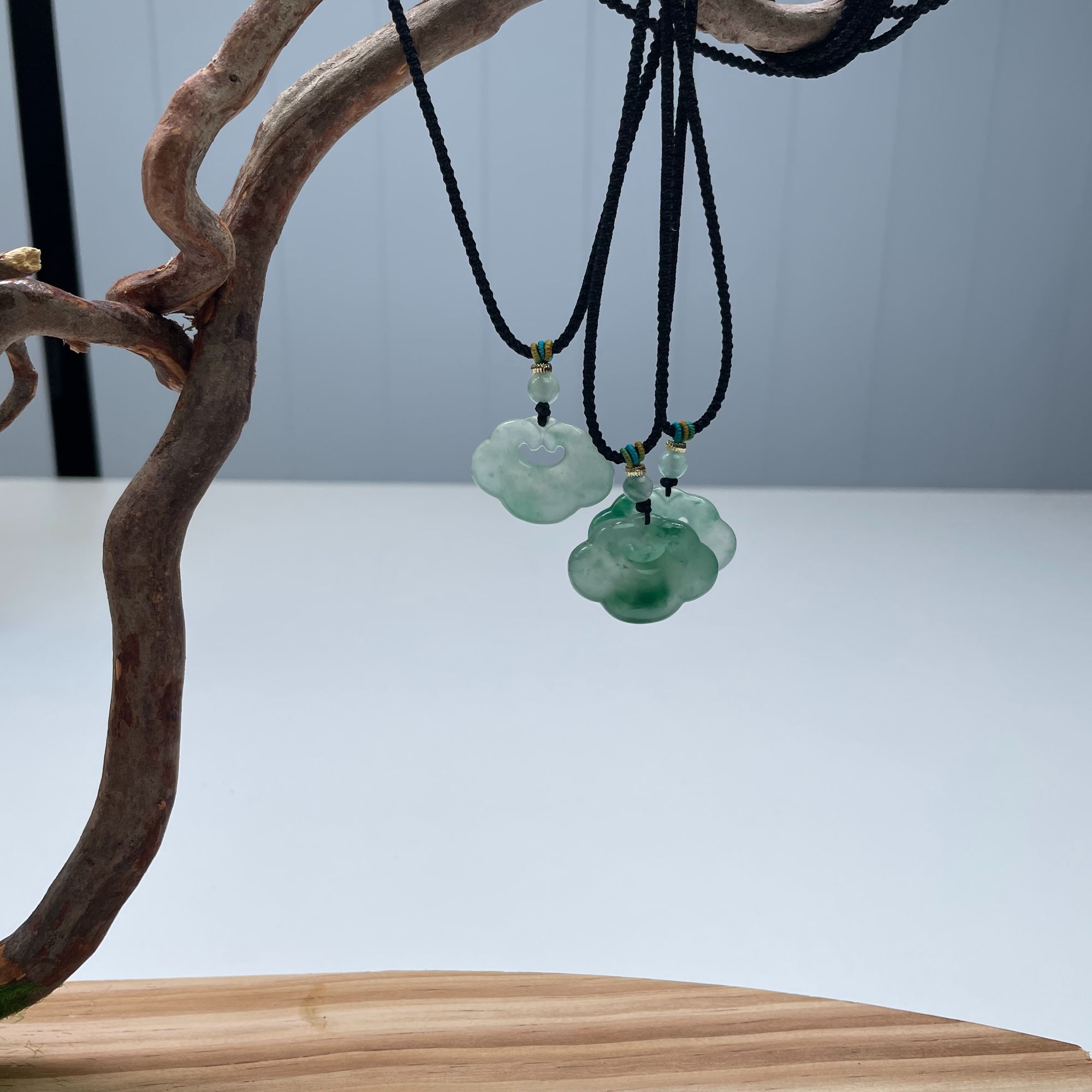 天然非洲翠冰透飘绿飘花A货祥云锁（多样性发货发一件）