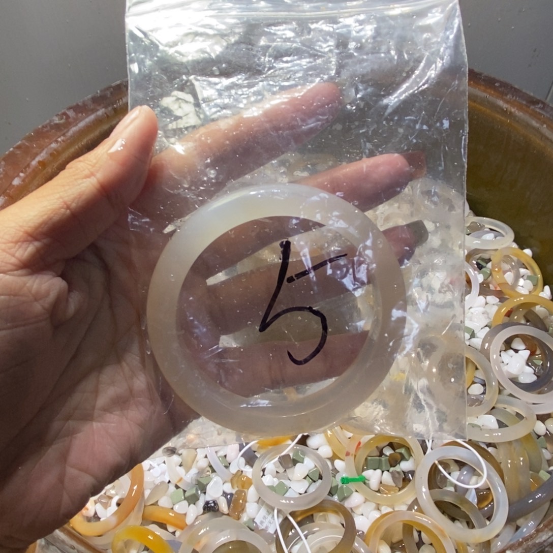 哈****玛瑙/玉髓未镶嵌手镯5号