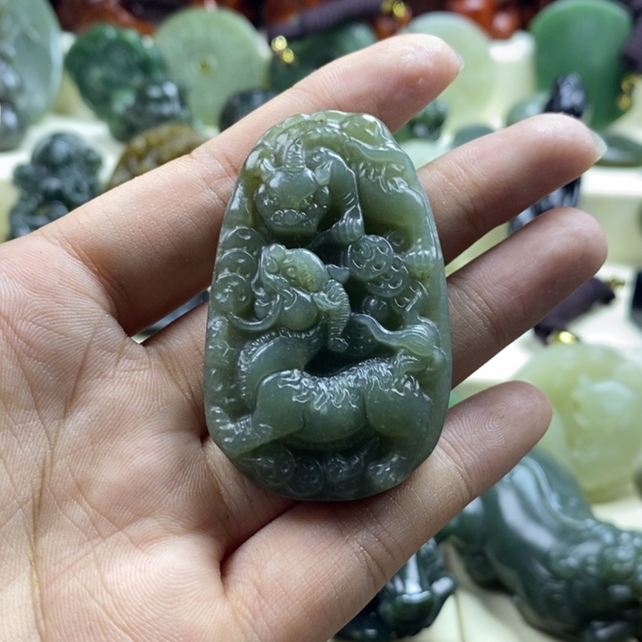 和田玉未镶嵌颈饰