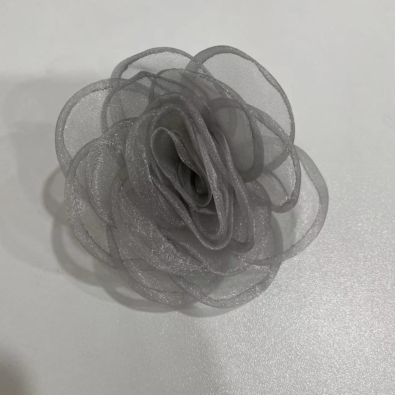 【燃星力 ICTP 俏姐姐】灰色薄纱款布艺胸针 以实物为准