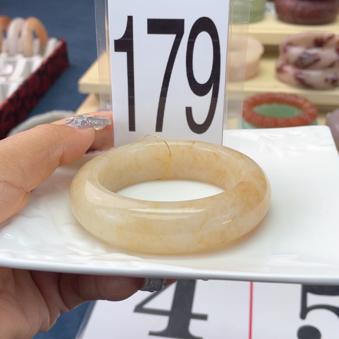 石英质玉未镶嵌手镯