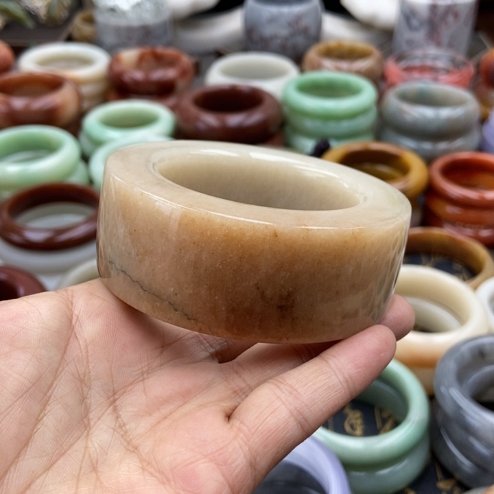 未镶嵌手镯石英岩玉
