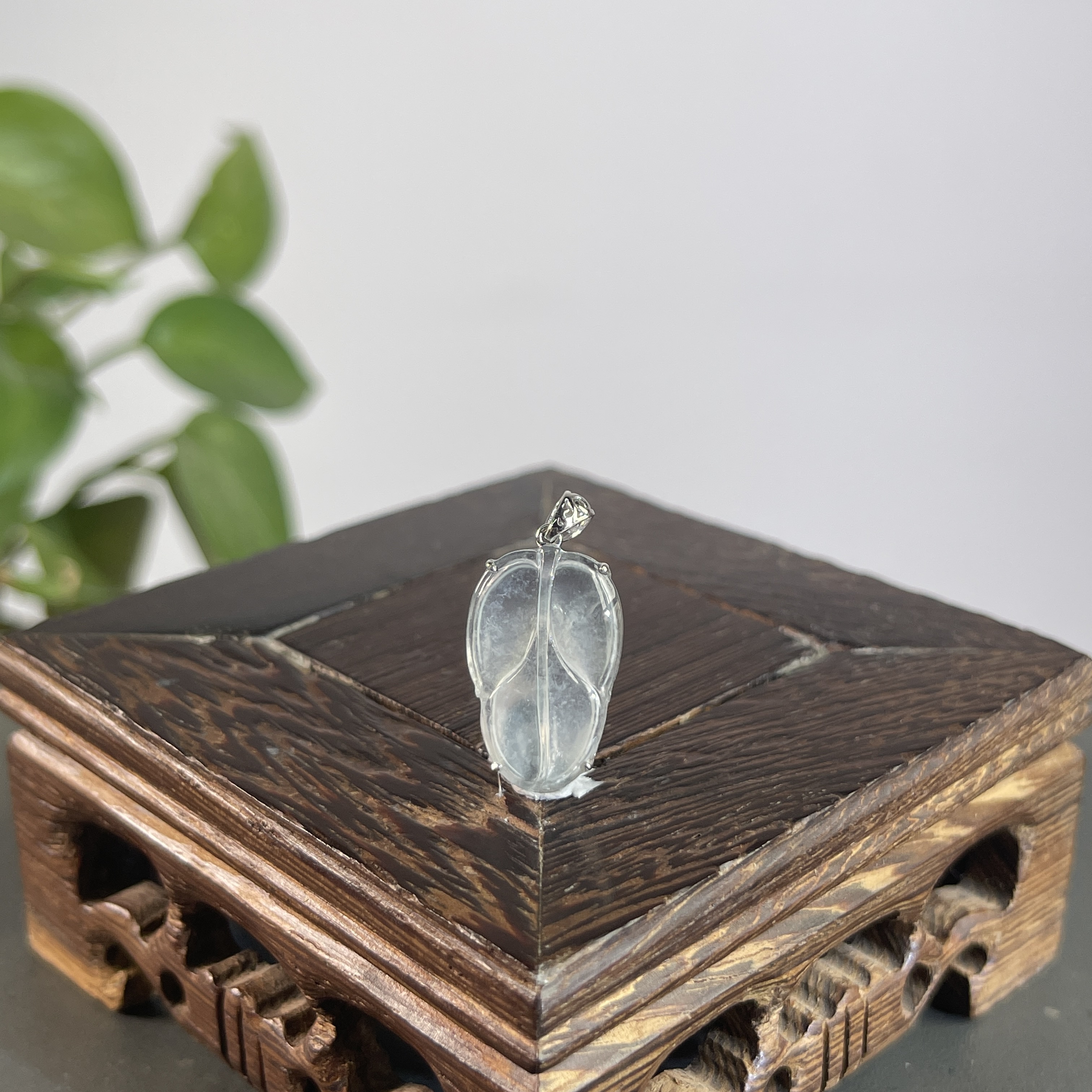 JXA30-103 天然缅甸A货翡翠 18K镶嵌金枝玉叶