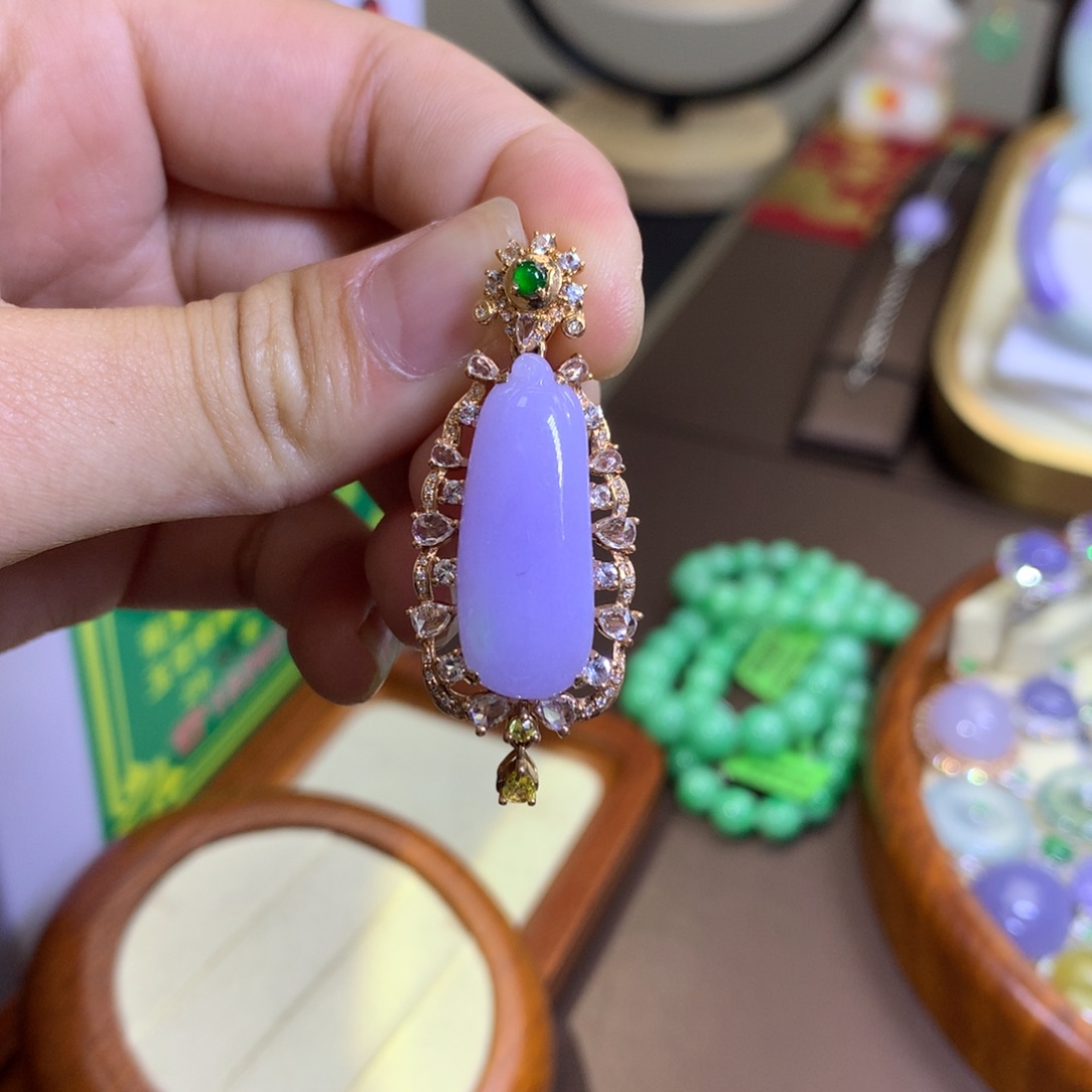 翡翠18K金镶嵌颈饰翡翠