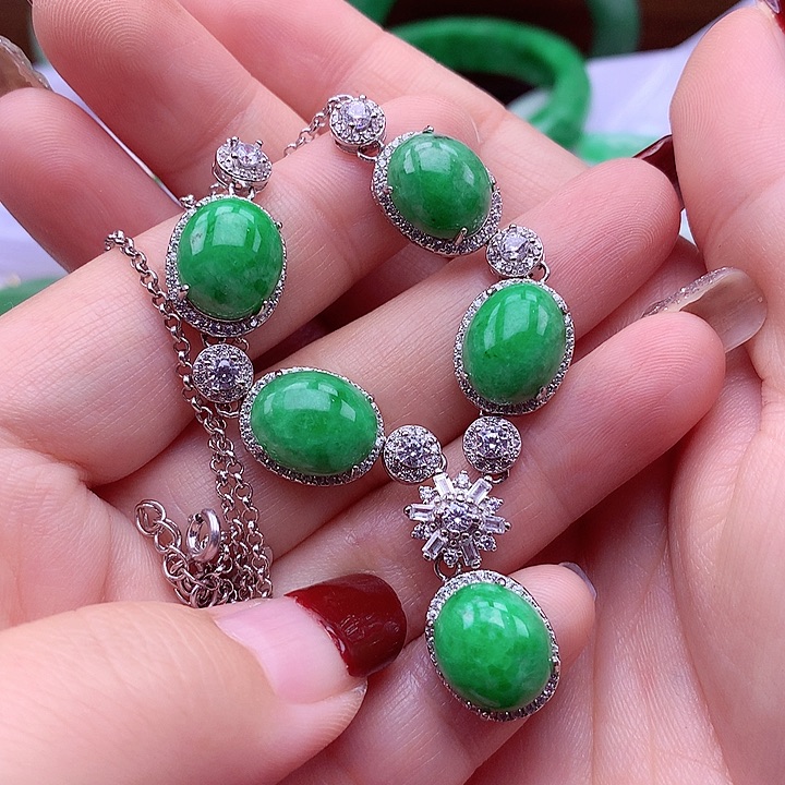 翡翠颈饰银S925镶嵌翡翠