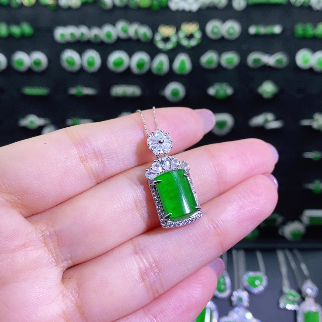 翡翠银S925镶嵌颈饰多样性