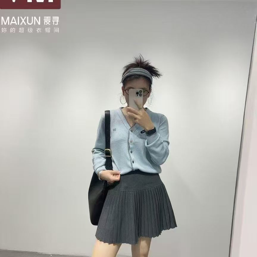 V领极简风秋季针织长袖毛针织衫气质针织衫高腰秋冬