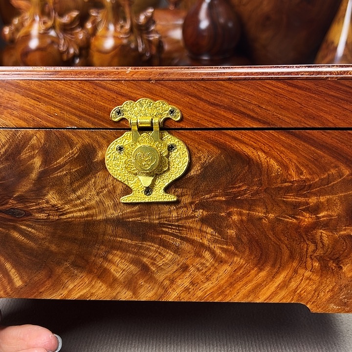 凯*缅甸花梨木箱子一个